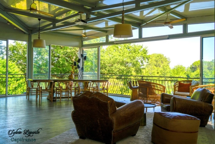 Photos 20 - Touristique - Propriete à vendre 14 pièces SAINTE LIVRADE SUR LOT (47)Sainte-Livrade-sur-Lot – Propriété de caractère à projets multiples en bord de rivière avec accès privatif au Lot