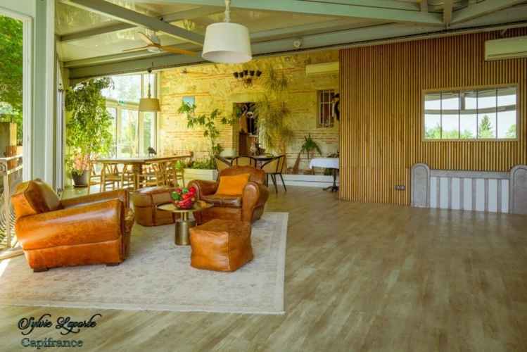 Photos 22 - Touristique - Propriete à vendre 14 pièces SAINTE LIVRADE SUR LOT (47)Sainte-Livrade-sur-Lot – Propriété de caractère à projets multiples en bord de rivière avec accès privatif au Lot
