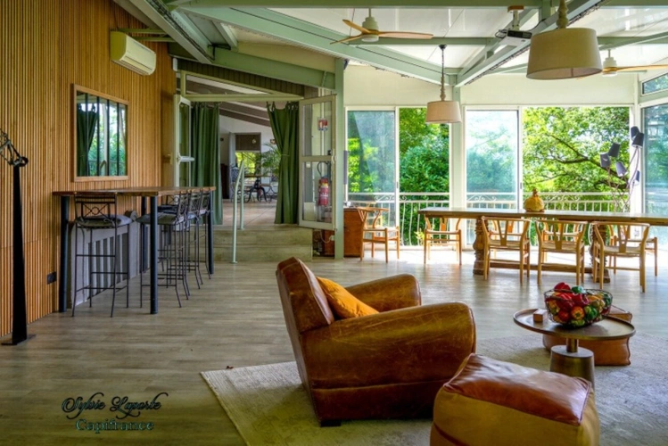 Photos 25 - Touristique - Propriete à vendre 14 pièces SAINTE LIVRADE SUR LOT (47)Sainte-Livrade-sur-Lot – Propriété de caractère à projets multiples en bord de rivière avec accès privatif au Lot