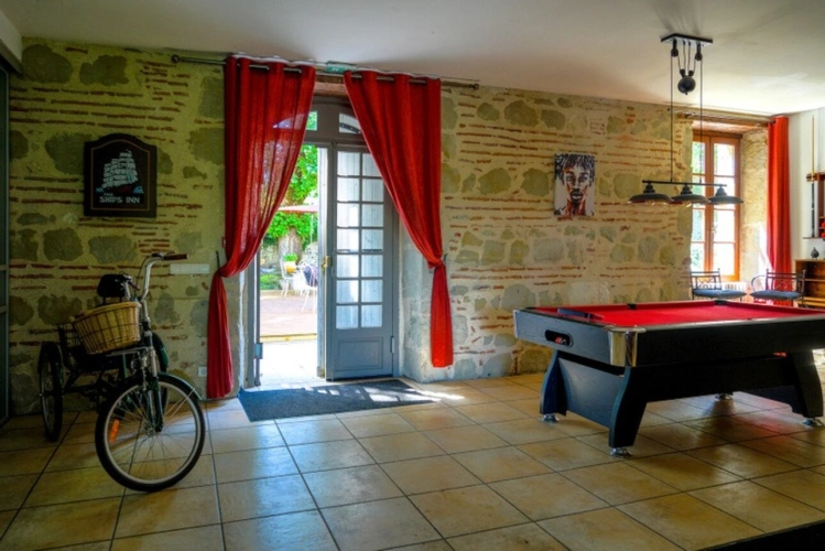 Photos 28 - Touristique - Propriete à vendre 14 pièces SAINTE LIVRADE SUR LOT (47)Sainte-Livrade-sur-Lot – Propriété de caractère à projets multiples en bord de rivière avec accès privatif au Lot