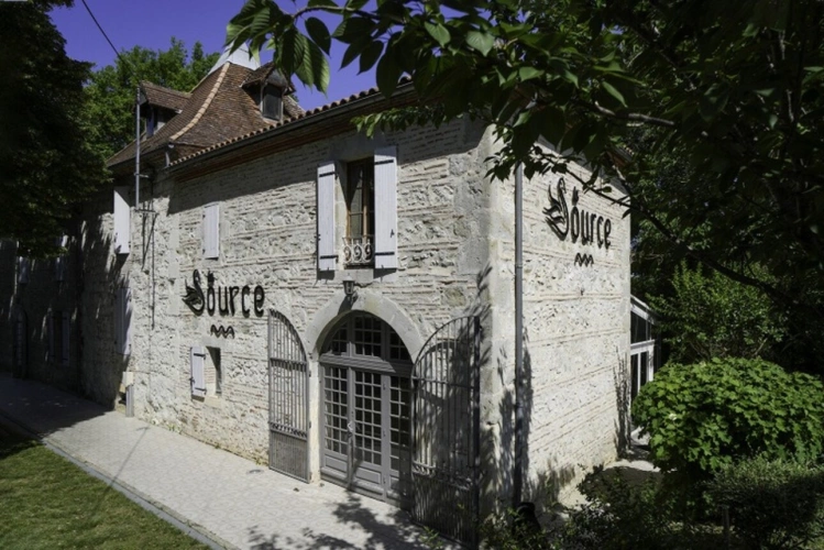 Photos 31 - Touristique - Propriete à vendre 14 pièces SAINTE LIVRADE SUR LOT (47)Sainte-Livrade-sur-Lot – Propriété de caractère à projets multiples en bord de rivière avec accès privatif au Lot