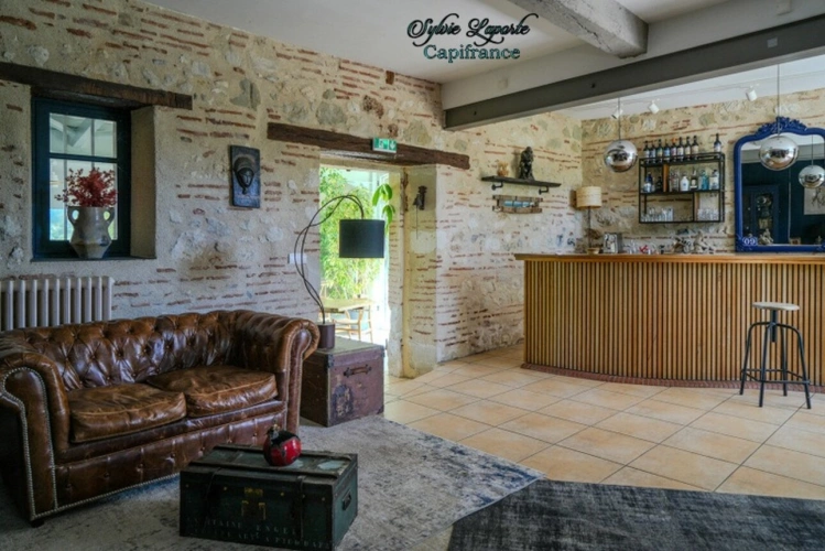 Photos 37 - Touristique - Propriete à vendre 14 pièces SAINTE LIVRADE SUR LOT (47)Sainte-Livrade-sur-Lot – Propriété de caractère à projets multiples en bord de rivière avec accès privatif au Lot