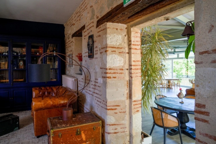 Photos 39 - Touristique - Propriete à vendre 14 pièces SAINTE LIVRADE SUR LOT (47)Sainte-Livrade-sur-Lot – Propriété de caractère à projets multiples en bord de rivière avec accès privatif au Lot