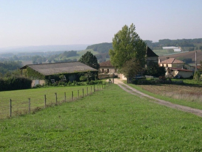 Photos 1 - Touristique - Hameau Authentique T15 à vendre, avec Maison et 6 logements indépendants et une vue panoramique-Saint-Vincent-Lespinasse (82)