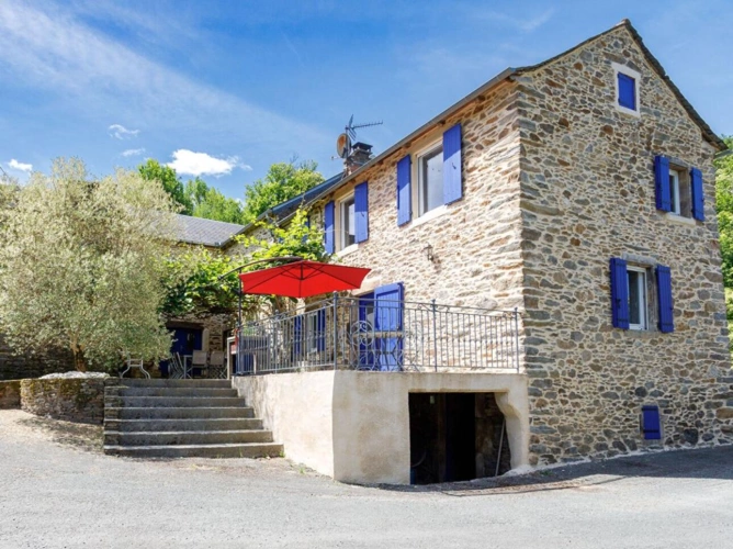 Photos 3 - Touristique - Ferme en pierre rénovée, piscine, gîtes indépendants et 6 hectares de nature préservée