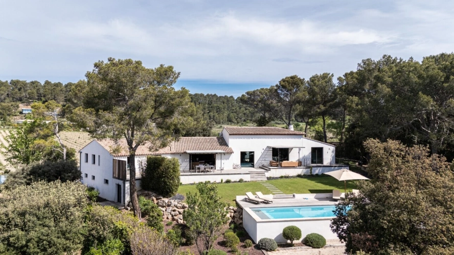 Photos 1 - Prestige - Saint-Marc-Jaumegarde — 342 m² habitables, dont 265 m² de plain-pied, à 7,8 km du Cours Mirabeau