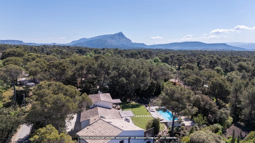 Photos 2 - Prestige - Saint-Marc-Jaumegarde — 342 m² habitables, dont 265 m² de plain-pied, à 7,8 km du Cours Mirabeau