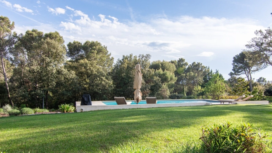 Photos 3 - Prestige - Saint-Marc-Jaumegarde — 342 m² habitables, dont 265 m² de plain-pied, à 7,8 km du Cours Mirabeau