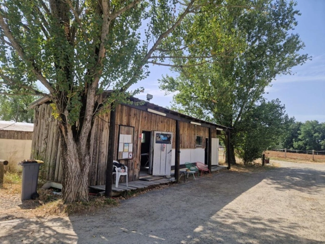 Photos 6 - Équestre - Centre équestre avec maison d'habitation, sur 16Ha