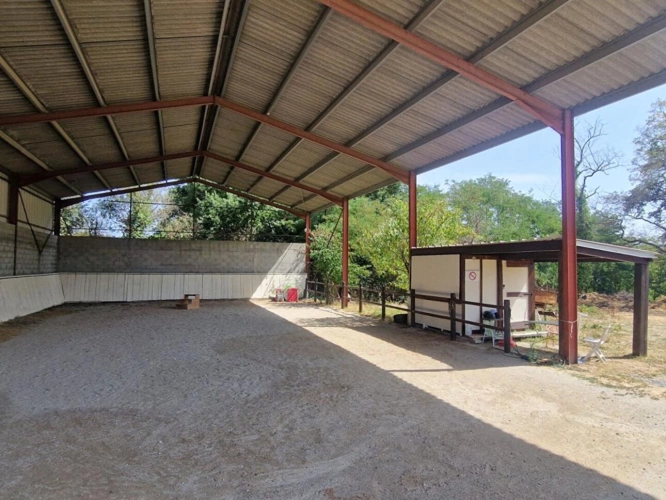 Photos 10 - Équestre - Centre équestre avec maison d'habitation, sur 16Ha