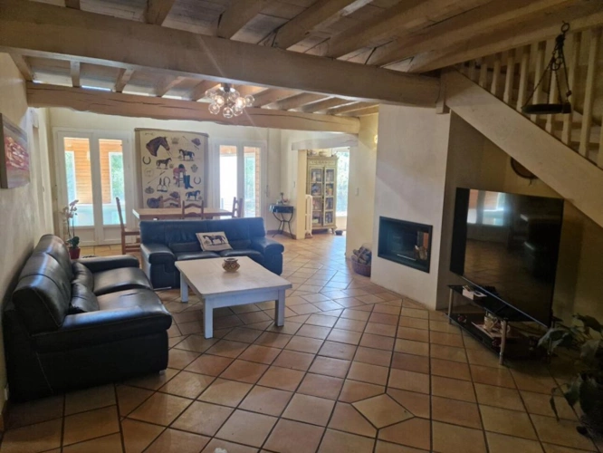 Photos 14 - Équestre - Centre équestre avec maison d'habitation, sur 16Ha