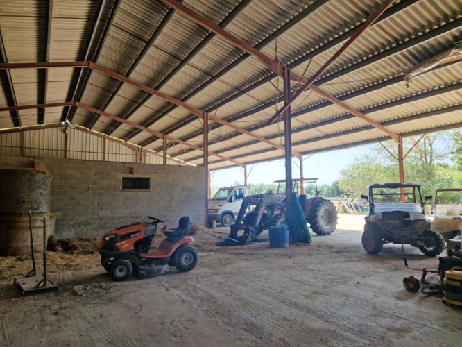 Photos 18 - Équestre - Centre équestre avec maison d'habitation, sur 16Ha