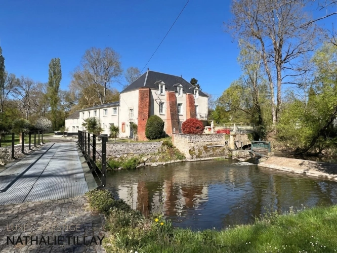 Photos 1 - Prestige - Orléans, Propriete à vendre, superbe Moulin rénové et bordé par la rivière, a l est d Orleans, parcelle de 4500 m²