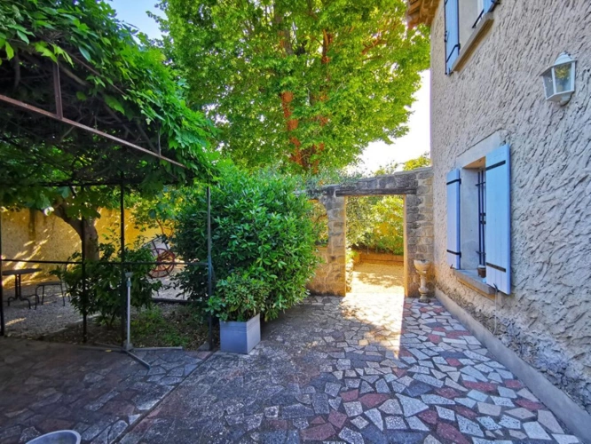 Photos 16 - Rurale - Maison 8 pièces de 214 m² sur 1556 m² de terrain avec studio, piscine et garage