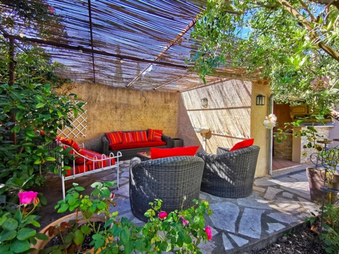 Photos 17 - Rurale - Maison 8 pièces de 214 m² sur 1556 m² de terrain avec studio, piscine et garage