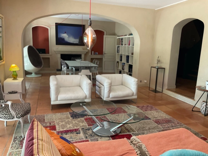 Photos 8 - Prestige - Proprieté  à 20 mns d'Aix en Provence sur la commune de Rognes  380m2 avec 8 chambres