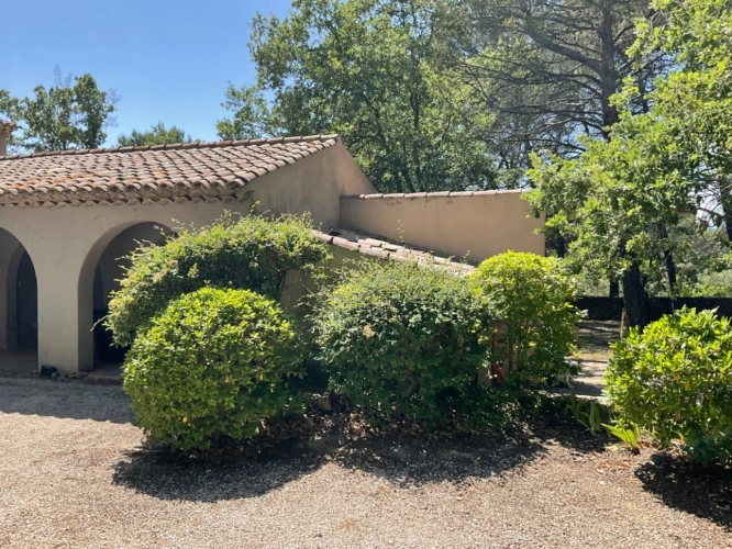 Photos 3 - Prestige - Proprieté  à 20 mns d'Aix en Provence sur la commune de Rognes  380m2 avec 8 chambres