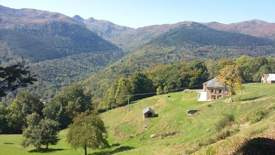 Photos 1 - Rurale - Corps de ferme de montagne  , superbement rénové  , dépendances  3.2 HA
