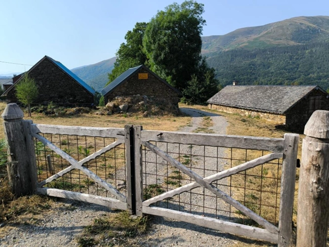 Photos 2 - Rurale - Corps de ferme de montagne  , superbement rénové  , dépendances  3.2 HA