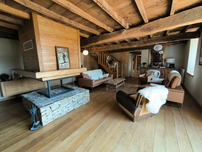 Photos 12 - Rurale - Corps de ferme de montagne  , superbement rénové  , dépendances  3.2 HA