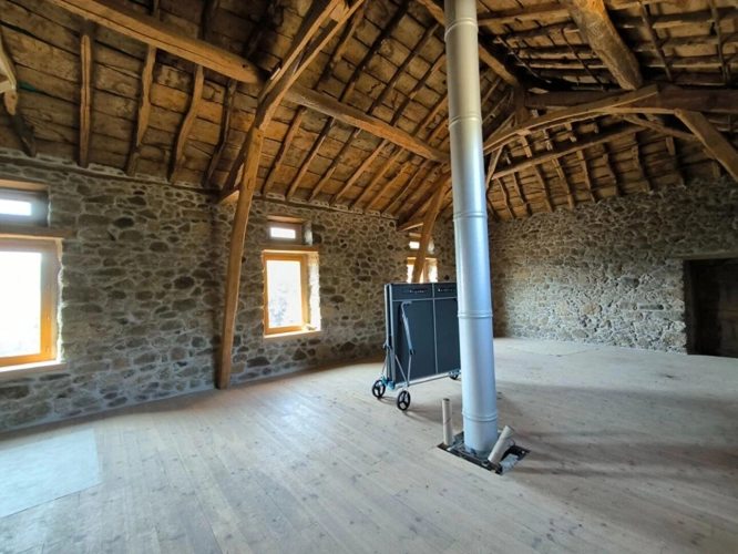 Photos 17 - Rurale - Corps de ferme de montagne  , superbement rénové  , dépendances  3.2 HA