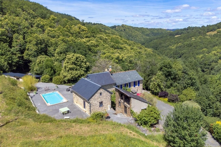 Photos 2 - Touristique - Ferme en pierre rénovée, piscine, gîtes indépendants et 6 hectares de nature préservée