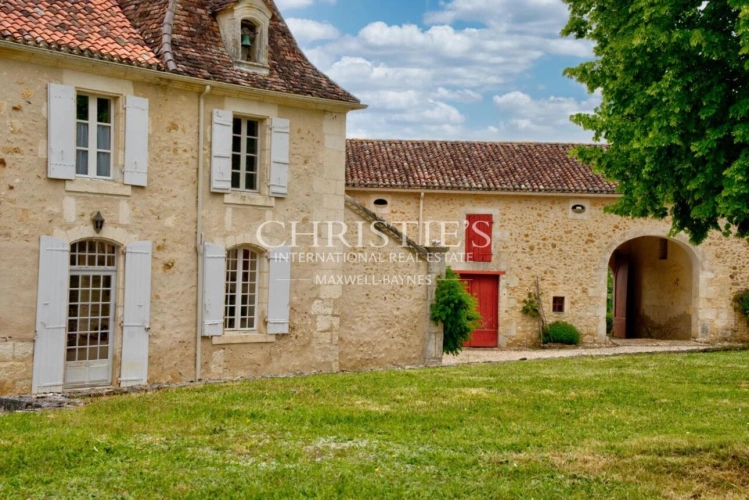 Photos 3 - Équestre - Un domaine d’exception en Dordogne : manoir du XVIIIe siècle, propriété équestre et art de vivre en pleine nature