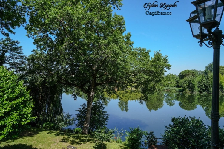Photos 1 - Touristique - Propriete à vendre 14 pièces SAINTE LIVRADE SUR LOT (47)Sainte-Livrade-sur-Lot – Propriété de caractère à projets multiples en bord de rivière avec accès privatif au Lot