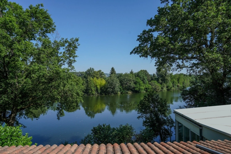 Photos 2 - Touristique - Propriete à vendre 14 pièces SAINTE LIVRADE SUR LOT (47)Sainte-Livrade-sur-Lot – Propriété de caractère à projets multiples en bord de rivière avec accès privatif au Lot
