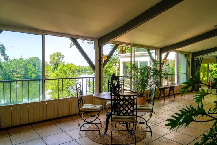 Photos 8 - Touristique - Propriete à vendre 14 pièces SAINTE LIVRADE SUR LOT (47)Sainte-Livrade-sur-Lot – Propriété de caractère à projets multiples en bord de rivière avec accès privatif au Lot