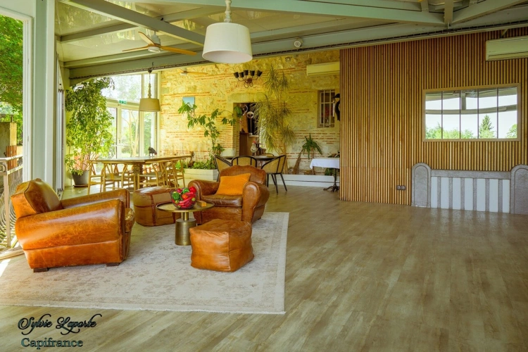 Photos 25 - Touristique - Propriete à vendre 14 pièces SAINTE LIVRADE SUR LOT (47)Sainte-Livrade-sur-Lot – Propriété de caractère à projets multiples en bord de rivière avec accès privatif au Lot