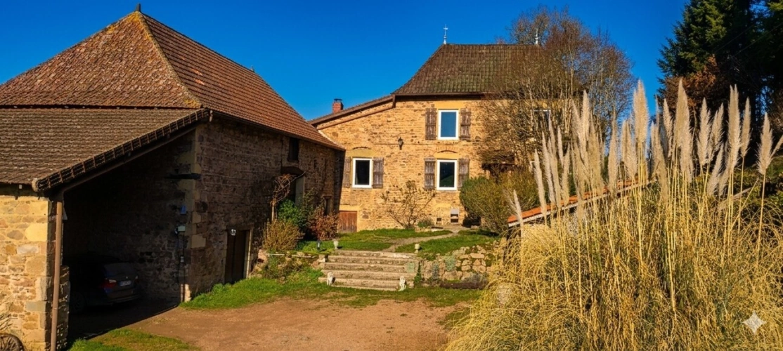 Photos 1 - Rurale - Maison de Maître bourguignonne Vue dégagée 7 pièces SAINT IGNY DE VERS (69)