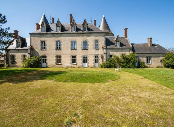Photos 1 - Prestige - CHÂTEAU D'EXCEPTION DES XVe ET XIXe SIÈCLES DOMAINE DE 108 HECTARES, MONUMENT HISTORIQUE, HAUTE-VIENNE