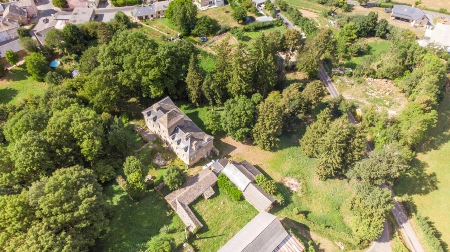 Photos 2 - Prestige - Château, ancienne maison à aménager et dépendance - Arvieu