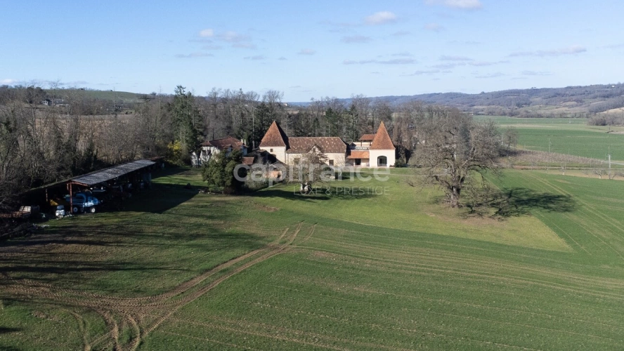 Photos 1 - Équestre - Domaine exceptionnel, 12 Ha, 2 maisons et grande bâtisse de 1930, grange de stockage, 30 min de Pau
