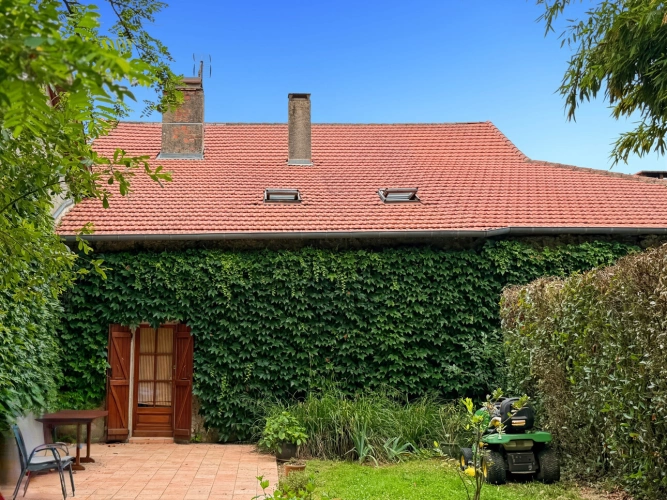Photos 11 - Touristique - Propriété 358 m2 à vendre -avec 7700 m2 de parc - Maison 8 pièces de 234 m2, gîte de 124 m2 et piscine proche de MARCIAC (32)