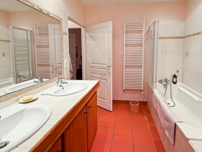 Photos 15 - Touristique - Propriété 358 m2 à vendre -avec 7700 m2 de parc - Maison 8 pièces de 234 m2, gîte de 124 m2 et piscine proche de MARCIAC (32)