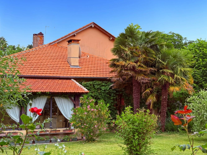 Photos 19 - Touristique - Propriété 358 m2 à vendre -avec 7700 m2 de parc - Maison 8 pièces de 234 m2, gîte de 124 m2 et piscine proche de MARCIAC (32)