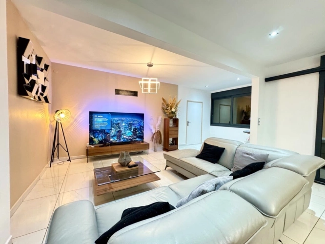 Photos 5 - Prestige - A VENDRE - PROPRIETE D'EXCEPTION AVEC VUE MER ET POTENTIEL LOCATIF REMARQUABLE - SAINTE ANNE