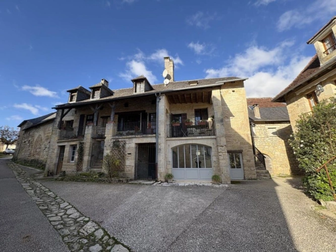 Photos 1 - Rurale - Propriété de caractère au coeur du centre historique de Saint-Robert