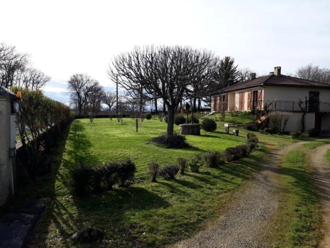 Photos 2 - Rurale - Propriété de caractère avec maison et dépendances sur 24 hectares dans le Lot