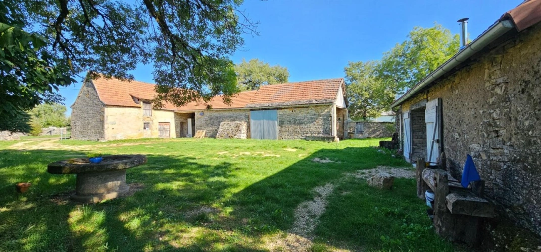 Photos 1 - Rurale - Beau potentiel de rénovation dans un hameau calme et typique du Lot
