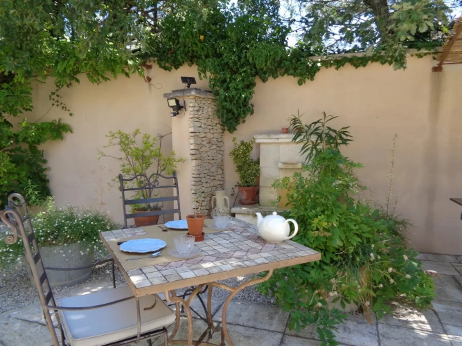 Photos 3 - Touristique - Maison d'hôtes de charme climatisée a vendre au coeur du Luberon