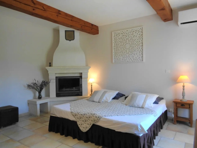 Photos 5 - Touristique - Maison d'hôtes de charme climatisée a vendre au coeur du Luberon
