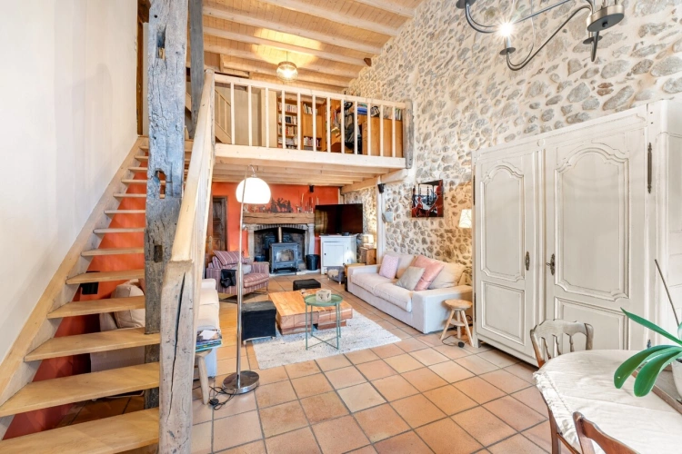 Photos 1 - Touristique - À VENDRE – Charmante ferme rénovée avec gîte indépendant et grange – Prévessin-Moëns