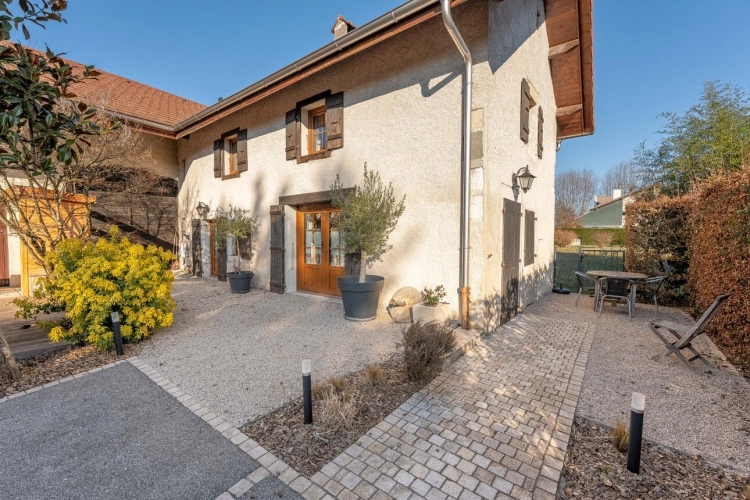 Photos 19 - Touristique - À VENDRE – Charmante ferme rénovée avec gîte indépendant et grange – Prévessin-Moëns