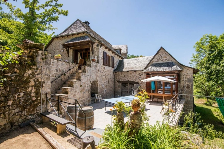 Photos 3 - Touristique - Ensemble en pierre d'exception aux portes de l'Aubrac : 4 maisons restaurées, piscine & patio - PROCHE ESTAING