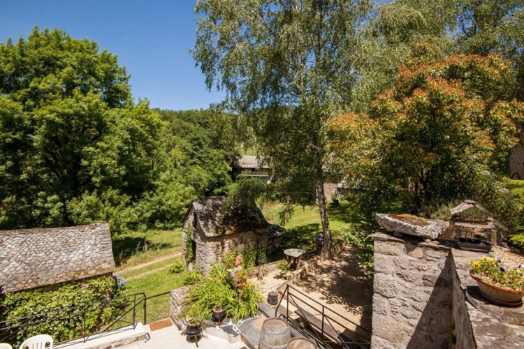 Photos 4 - Touristique - Ensemble en pierre d'exception aux portes de l'Aubrac : 4 maisons restaurées, piscine & patio - PROCHE ESTAING