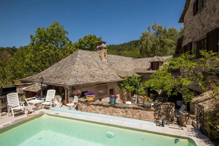 Photos 16 - Touristique - Ensemble en pierre d'exception aux portes de l'Aubrac : 4 maisons restaurées, piscine & patio - PROCHE ESTAING