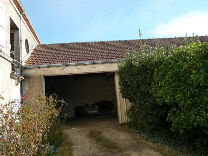 Photos 6 - Rurale -  BURIE (17) A Vendre CORPS de FERME et Ses Nombreuses Dépendances 